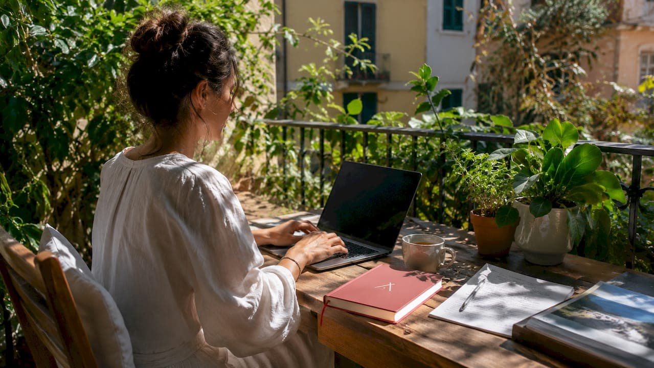 How Workation Programs Work: A Guide for Remote Workers